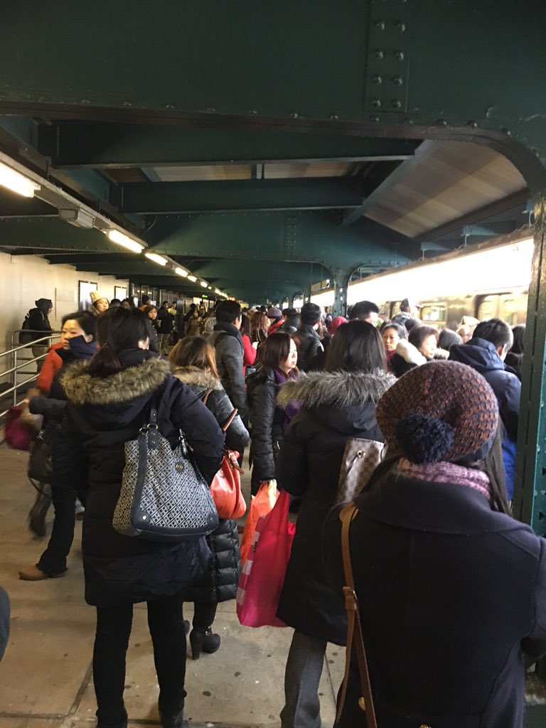 ItsEMT's tweet image. Stranded at #CitiField for 1.5 hours... Thanks @MTA... Definitely going to be #LateForWork. #TransitProblems #7Train