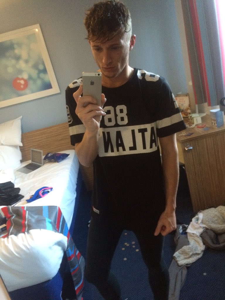 KieranWeeder's tweet photo. Wish me luck!!! #projectsoaked #naked #photoshoot #cheeky #gay #twink #gayboy #gayuk #notamodel #nervous https://t.co/A5MpTVsDPt