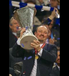 wstore__'s tweet photo. BREAKING : Mantan pelatih Chelsea Rafael Benitez resmi di pecat dari kursi pelatih Real Madrid https://t.co/Sgs1LdsNds