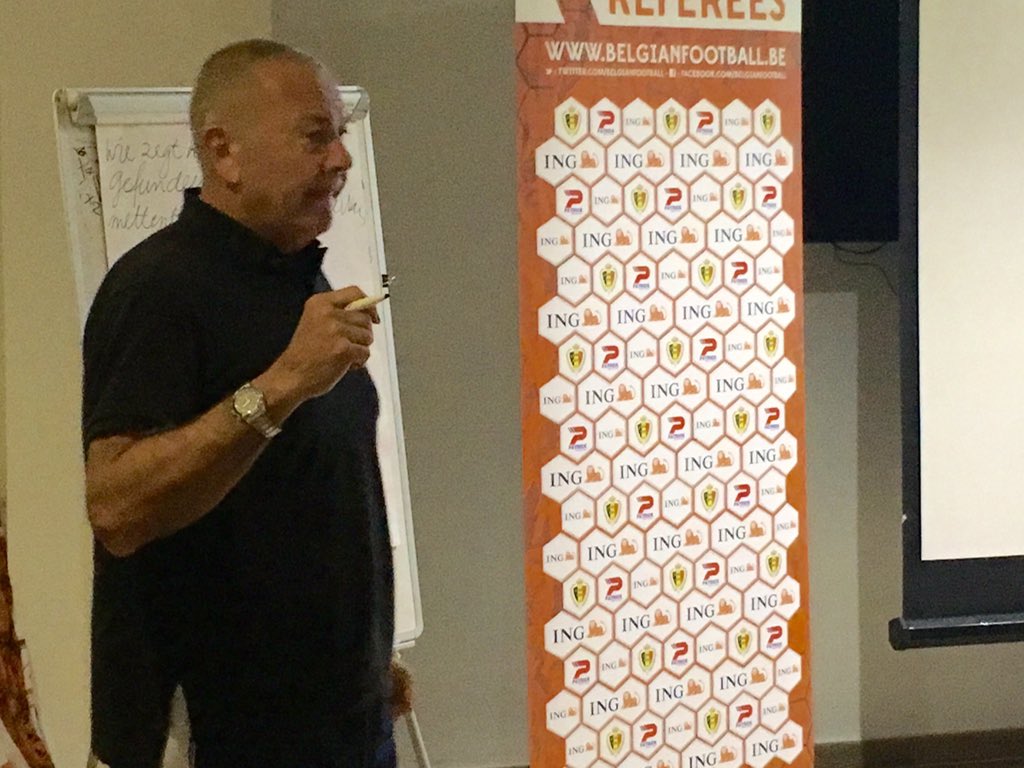 RoyalBelgianFA's tweet image. Onze refs werken een mental session af met sportpsycholoog Jef Brouwers #stagerefs