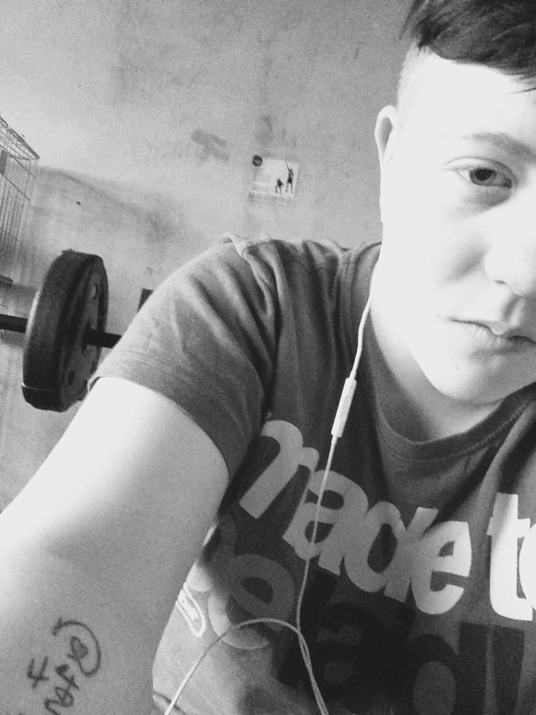 alexjo75's tweet photo. Afternoon workout🏋🏼 #breakthesweat #fitness https://t.co/RTW7CBYAzI