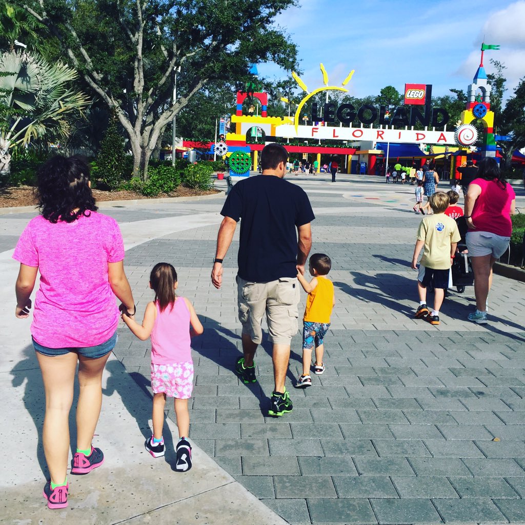 Agirlnextdoor82's tweet photo. #Legoland #firstdayof2016 #familyfun #mybabies #Legolandflorida https://t.co/TJF5vtRjg6