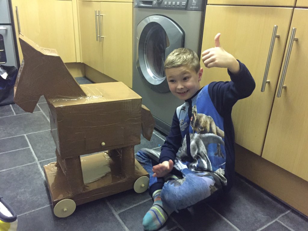 d6nna's tweet photo. Matt and Lewis hav made a 'Trojan horse' for Lewis' school topic!! #firstdayofterm #creative #battleoftroy 🐴💚 https://t.co/D9se5M92y2