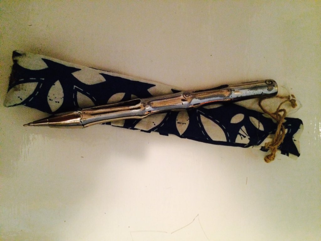 ERMurray's tweet photo. #joysofbeingawriter people bring you gorgeous bamboo-design pens from America! https://t.co/8MABiLwpw3