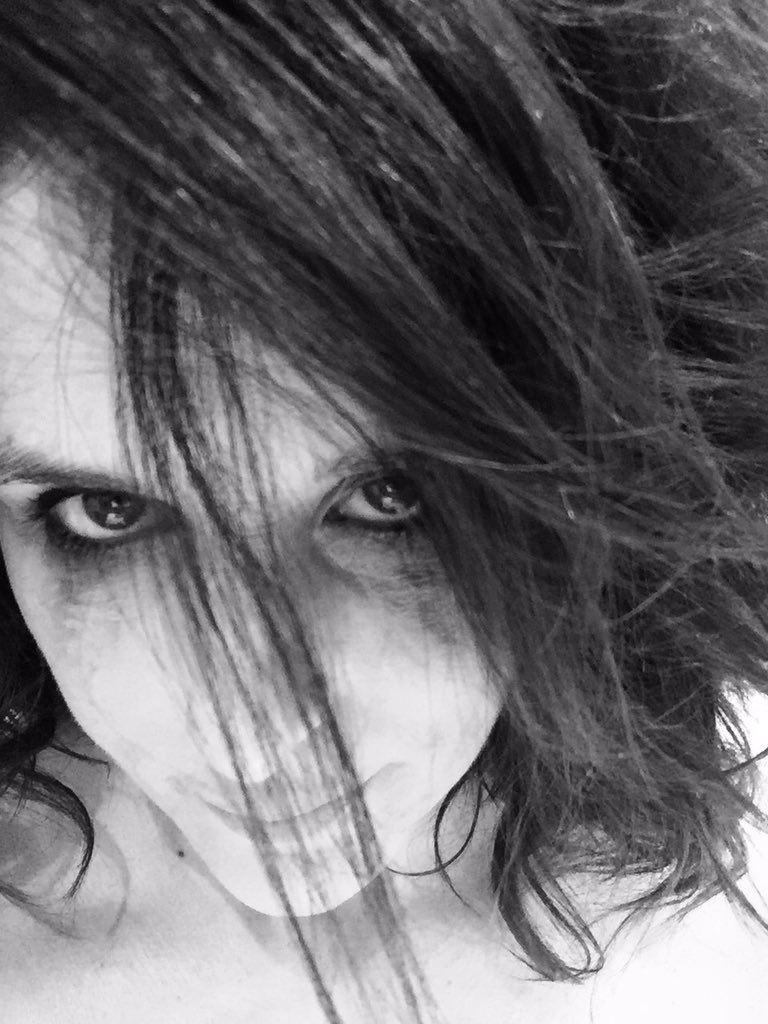 FaustineFB's tweet photo. Ce soir c'est à mon tour de faire peur à la maison....#chattamfamily https://t.co/o8VofiHU4Z