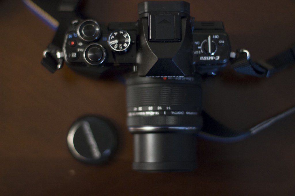 thenewgens's tweet photo. Mirrorless https://t.co/Fvbb69kjVa https://t.co/U3aoZLHau1