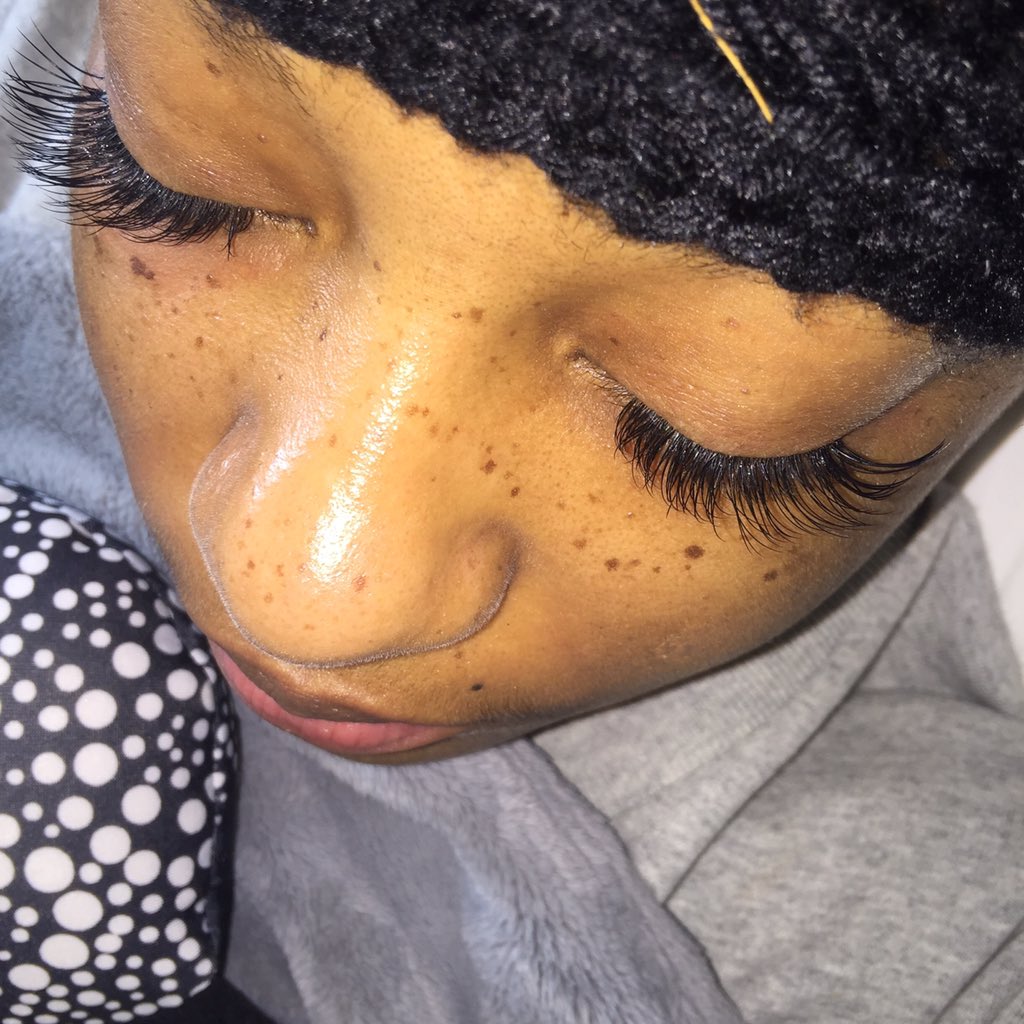 BRich's tweet photo. This process is Lash for Lash... Not 3 lashes at a time. #NoClusters #NoClumps #NoHeavyLashLine https://t.co/swM85eukNW