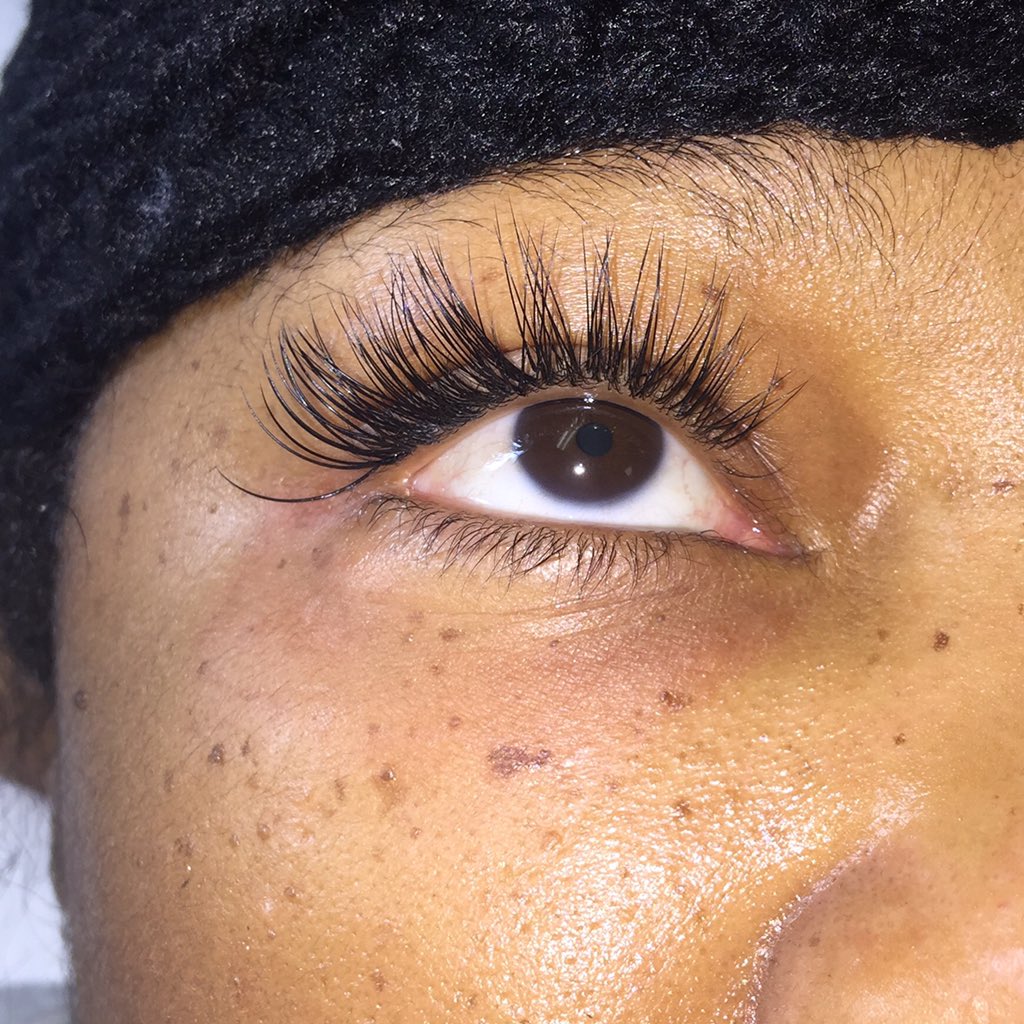 BRich's tweet photo. This process is Lash for Lash... Not 3 lashes at a time. #NoClusters #NoClumps #NoHeavyLashLine https://t.co/swM85eukNW
