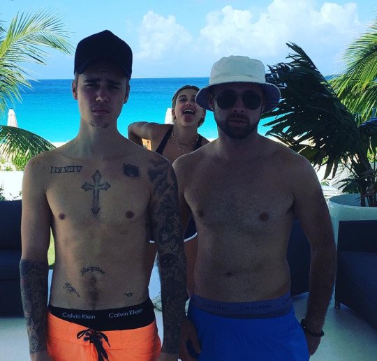 JustinTeamITA's tweet photo. jeremybieber: Bello vedere i miei figli insieme. #famiglia https://t.co/CMaUltg26N