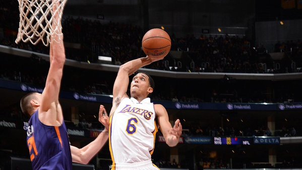 SneakerMob's tweet image. Kobe told Jordan Clarkson to stop taking it to the hole 'like a light skin dude': bit.ly/1OHan81