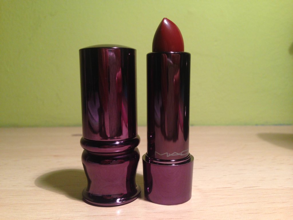 Iratxee08's tweet photo. Han llegado pronto los reyes 😍💄💋 https://t.co/LNIBeWpr0L
