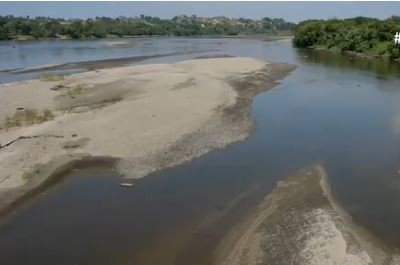El río Magdalena llega a 30 centímetros de profundidad en algunos tramos, por sequías pulzo.co/1Z0YclT