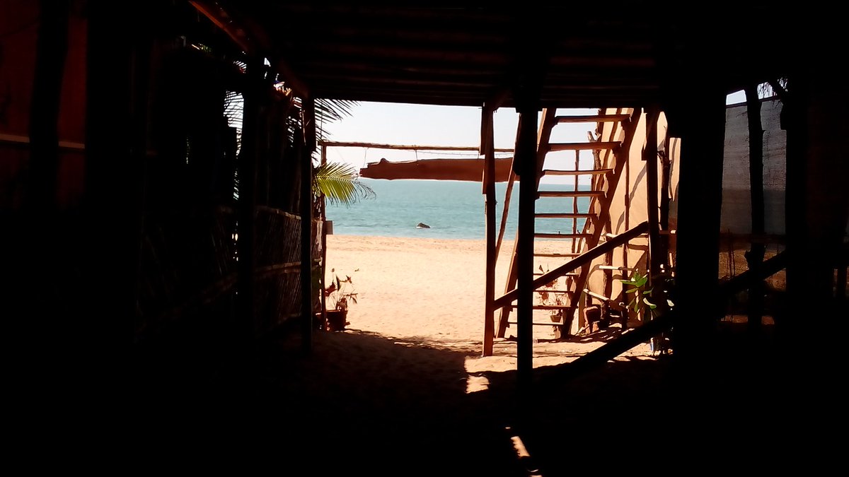 Groovesomatik's tweet photo. At the end of every dark tunnel, thrz a #BEACH ~!~ #highonlife #beachlife #bioscape #mandalavision #welcome2016 https://t.co/ITPfNKV2cv