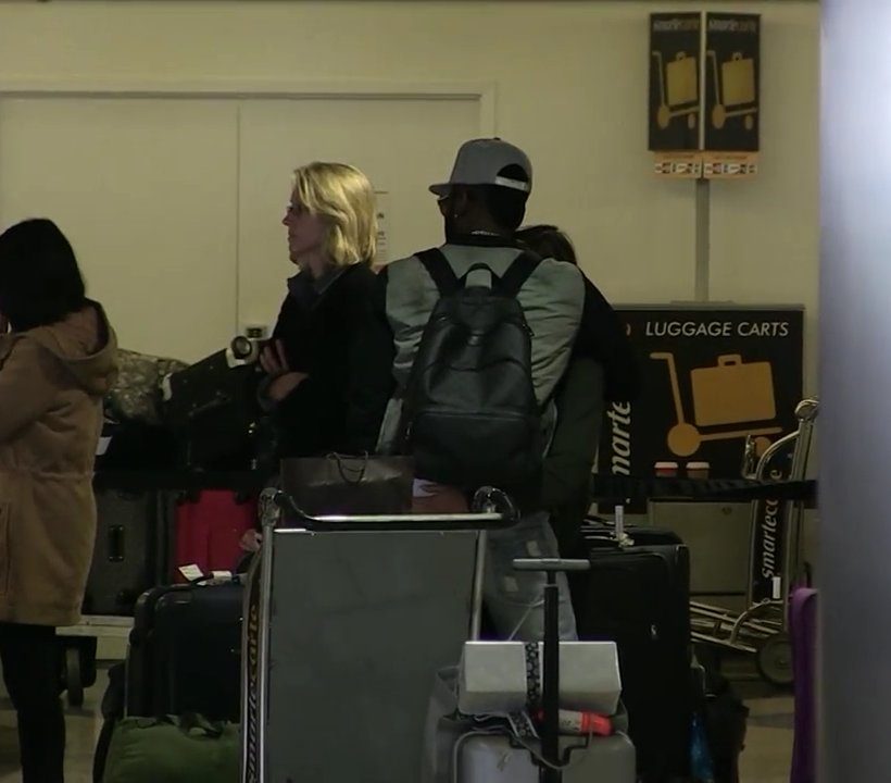 QueenDeruler's tweet photo. Nuevas Noticias! Jason y la preciosa Daphne hoy en el aeropuerto de Los Ángeles.🔥💓 https://t.co/vleNo6gPTA