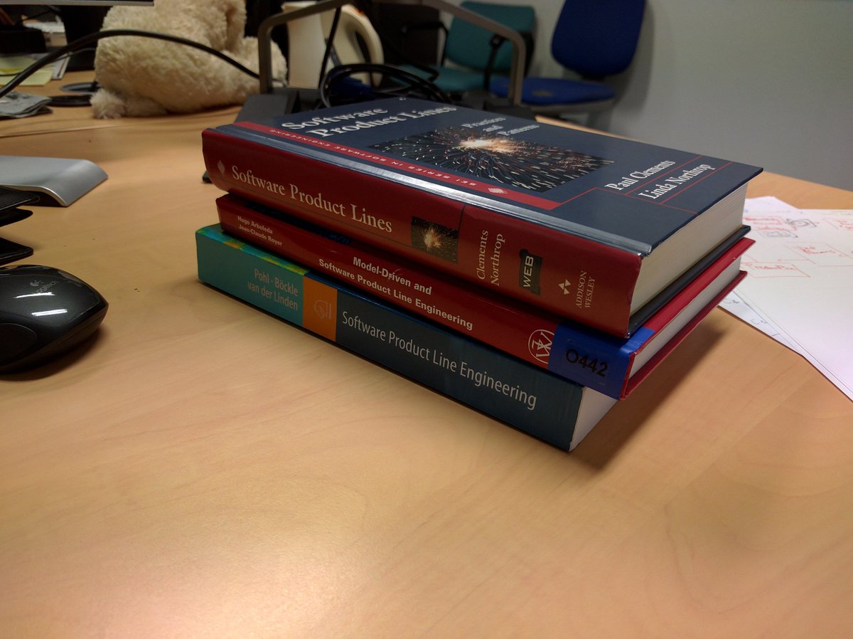 clement0210's tweet photo. Premier jour de thèse, premiers livres à lire #EtPafLaScience #GoodStartingPoint https://t.co/fuCxU8govt