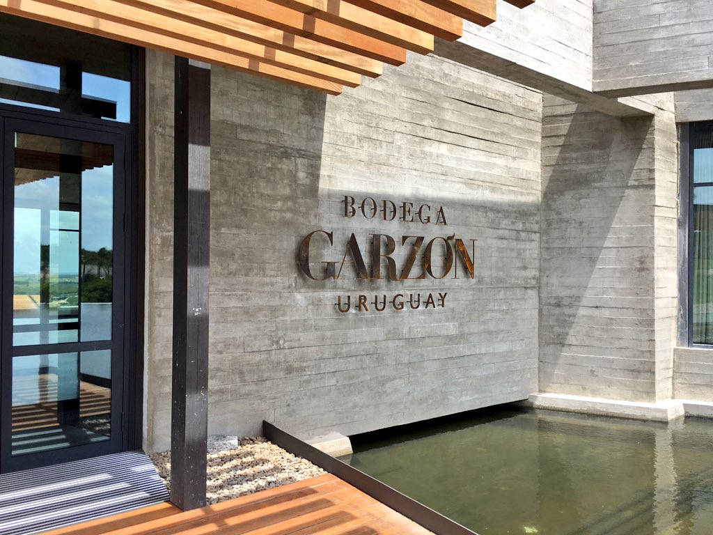 Jpmaluf's tweet photo. Almorzando en el mejor lugar del Mundo.. #Bodega Garzón https://t.co/p9vfsWIbab