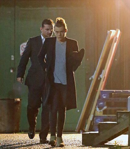 StyleStriflin's tweet photo. Remember when the boys were rehearsing for OTRAT and H came out looking like a young mob boss 😩 https://t.co/s48KaAXCYd