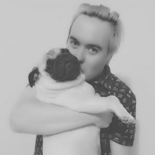 Joy_PhotoCam's tweet photo. Um beijo. #instaDINHO #Amarante #pug https://t.co/Pyz50tHpkd https://t.co/RD1L0NyAmr