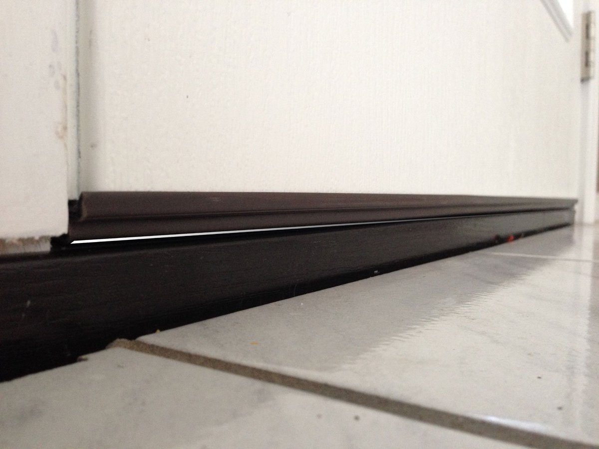 doorstorewindow's tweet image. Feel a draft coming in from under your door? Check the weather stripping. bit.ly/1msEZhn #doorproblems