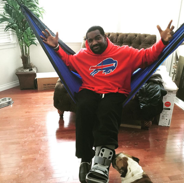 Dareus: Broke my foot in the 4 qtr but I had to finish the game for my team. I love Buffalo.
instagram.com/p/BAIJp2MjEJ7/