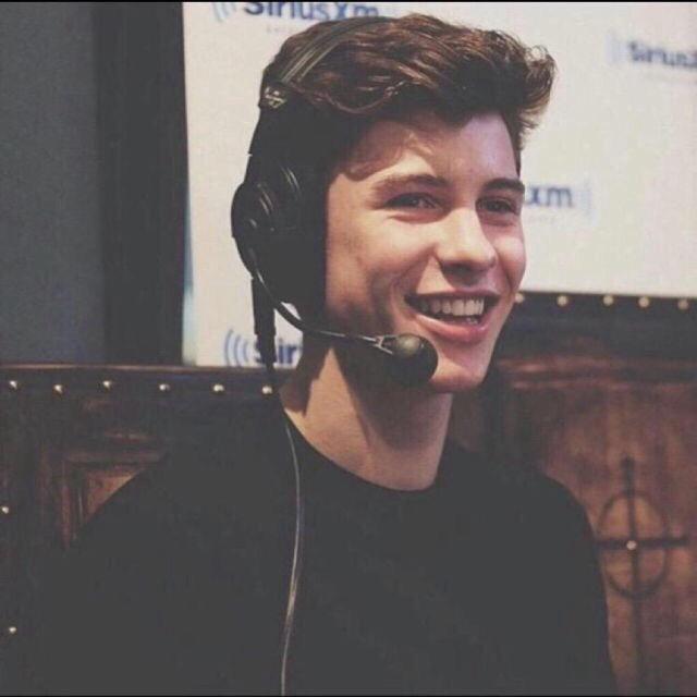 thxxmendes's tweet photo. #EuropeNeedsShawnIn2016 @andrewgertler  @ShawnMendes ❤💛💚 https://t.co/d1E0zQ1OYY