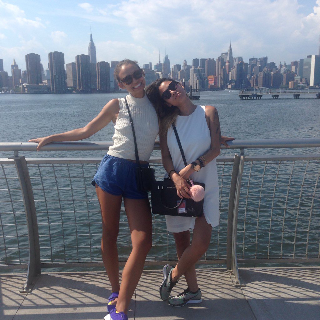 iamcareaux's tweet photo. Happy birthday my favorite @EmilyeOberg I miss your pretty head https://t.co/thVYOrpbAS
