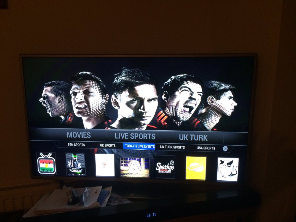 tlp5379's tweet image. Got the #droidbox working and couldn&apos;t help Suarez...ready to do the chomping thing...again