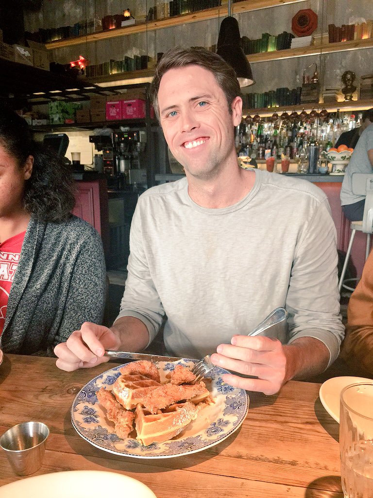 1st work day of 2016 calls for #Wyncode lunch <a href="/WynwoodDiner/">WynwoodDiner</a> Who doesn't ❤️ a DJ on a Monday afternoon? #MiamiTech