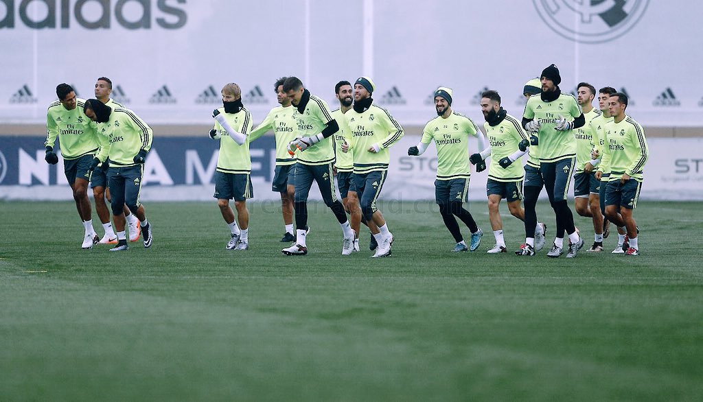 SocialRMadridFr's tweet photo. Zidane ne pouvait mieux commencer: Demain à 11h a lieu le traditionnel entraînement du Real Madrid ouvert au public. https://t.co/6t6jLu7omq