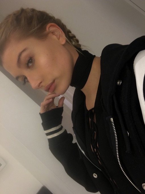 Am I the only one that thinks Hailey Baldwin and Bryana Holly look alike..? Cuz...... https://t.co/M<a href="/tag/4yearsof5sos"class="tags"><span>#4yearsof5sos</span></a>
