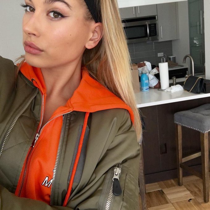 Am I the only one that thinks Hailey Baldwin and Bryana Holly look alike..? Cuz...... https://t.co/M<a href="/tag/4yearsof5sos"class="tags"><span>#4yearsof5sos</span></a>