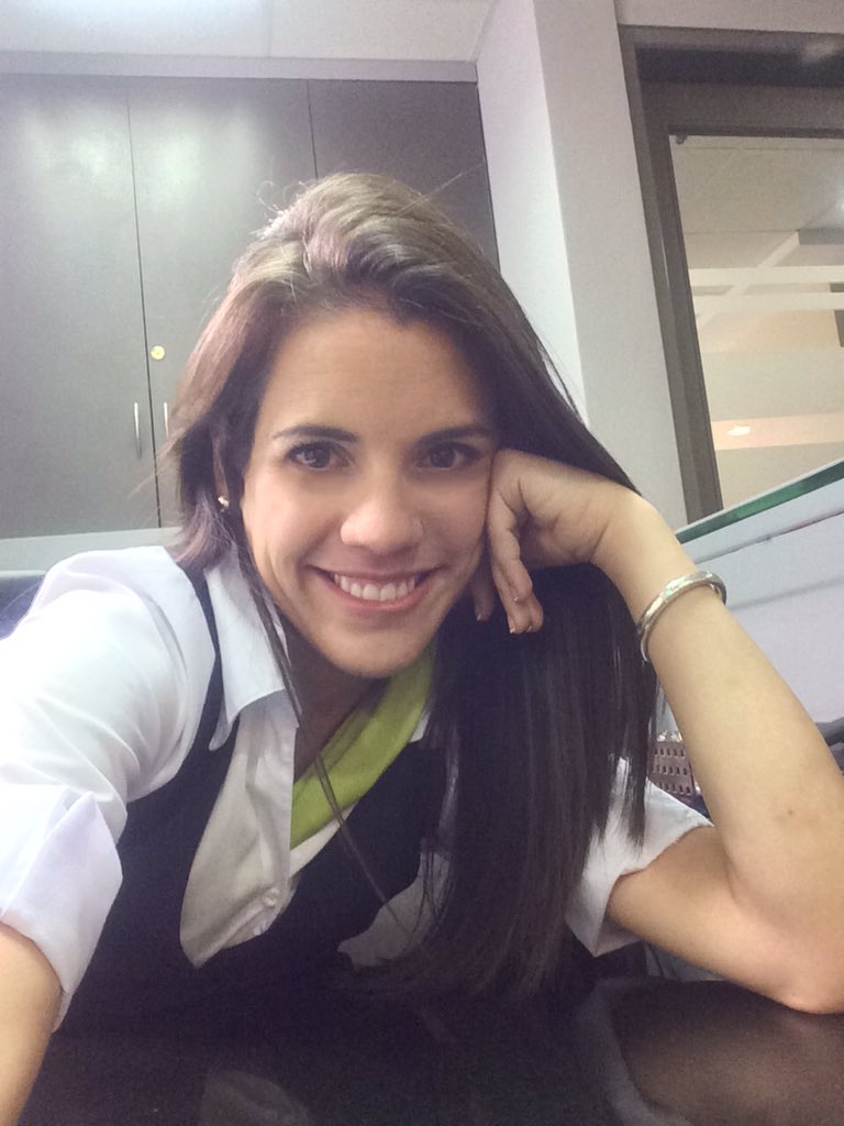 alebarandiaran's tweet photo. Primer lunes del año! Empezamos grabando desde tempranito! #ActressLife #TV #Starting2016 ⭐️⭐️🎬🎬🎥🎥📺📺💛💛 https://t.co/LH9dm1AX2W
