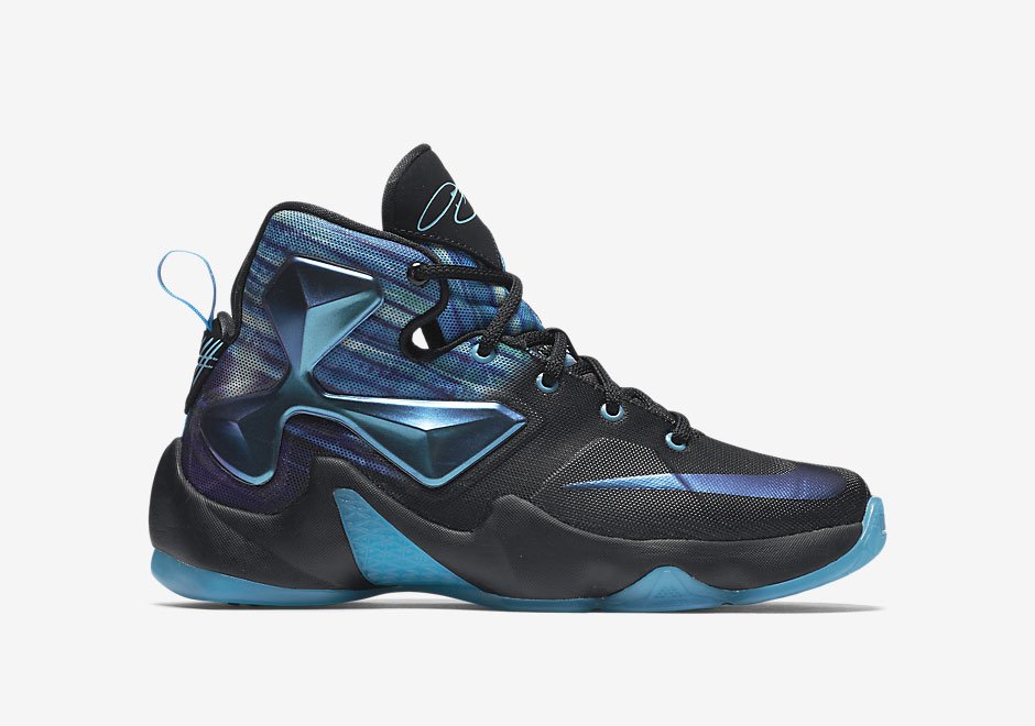 SneakerMob's tweet image. LeBron 13 'Summit Lake Hornets'

Release Info: bit.ly/1R7Mt63