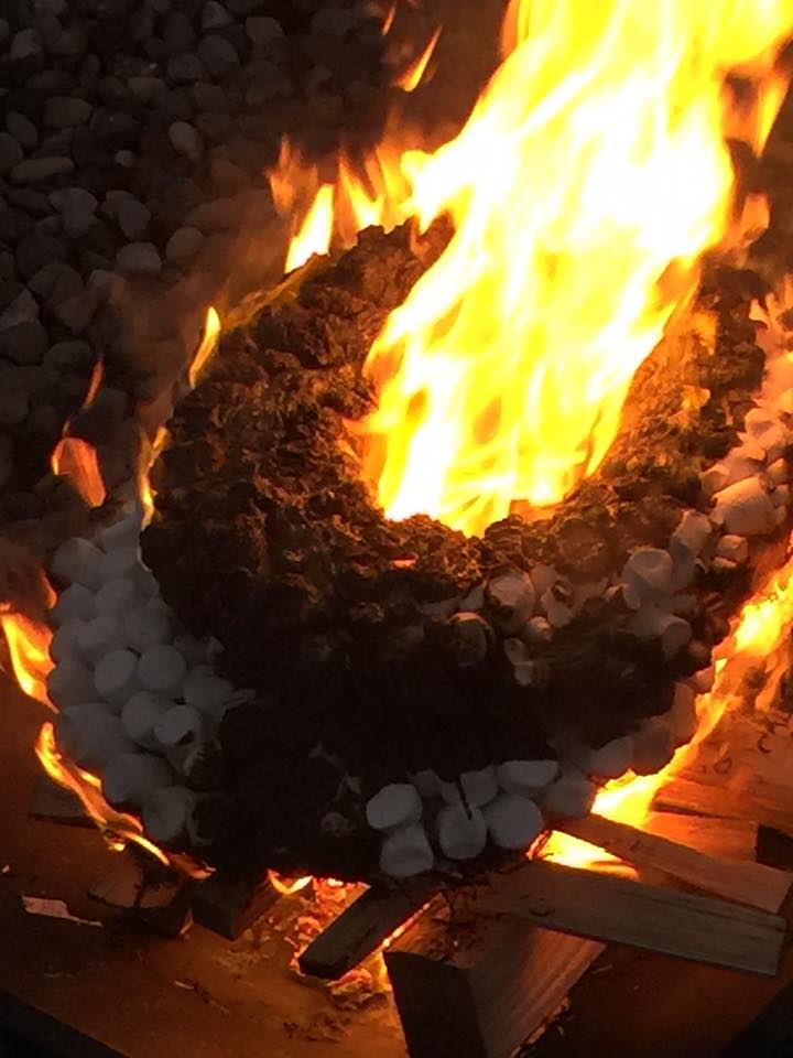 What are your #NewYear Traditions?
Melody's makes a marshmallow wreath, sets some intentions, then: BURNS IT!
#2016