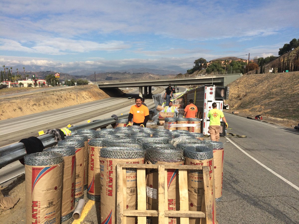 CaltransDist7's tweet photo. MT @CHPsouthern
EB Temple Ave onramp to NB57 closed 3 to 4 hrs due to overturned truck and its contents in #Pomona https://t.co/w7FCEJPDxD