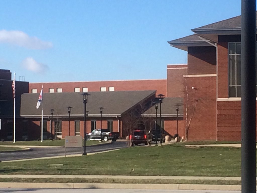 JeremyIndy1's tweet photo. Students at #PlainfieldHighSchool won't be allowed to bring backpacks for "foreseeable future"-response to threats. https://t.co/kqDdjqCQdW