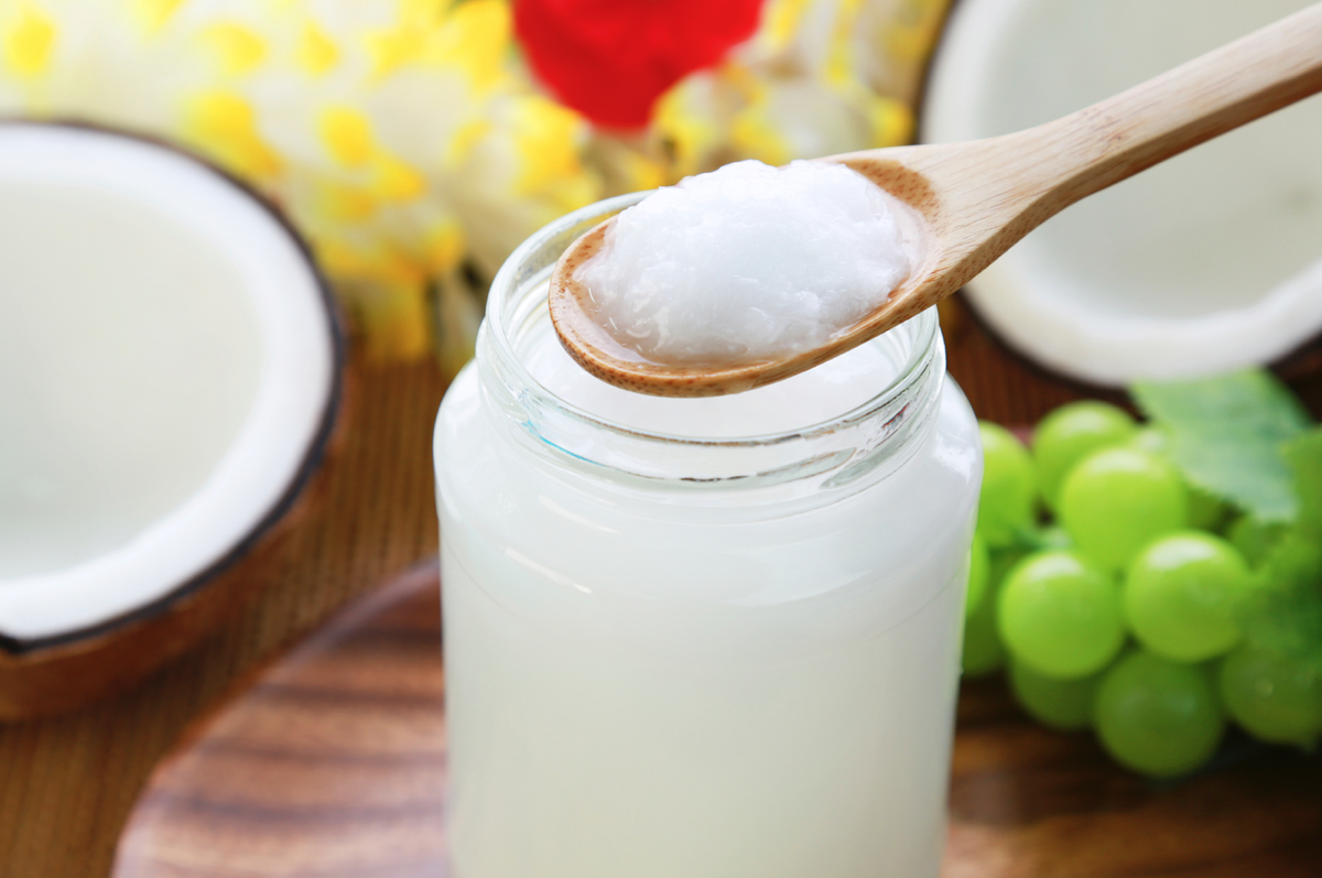 UnivisionTrends's tweet photo. El aceite de coco: una maravilla para la piel, pero polémico en su ingesta. https://t.co/Bu6sN0X3tQ #UTrends https://t.co/rOWN2ME8Kt