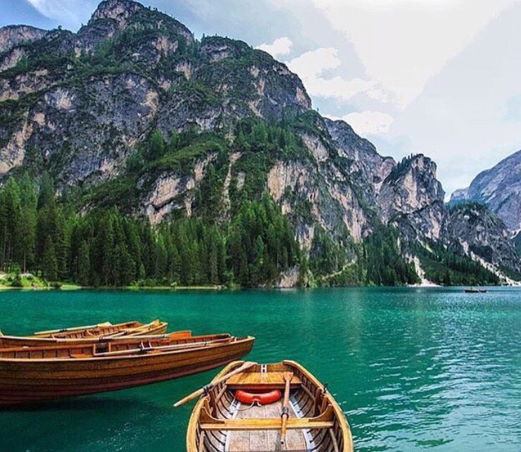 Whose dreaming of beautiful destinations on the 1st Monday of the year? We are 😍✈️☀️ #DayDreaming #Honeymoon #Bride