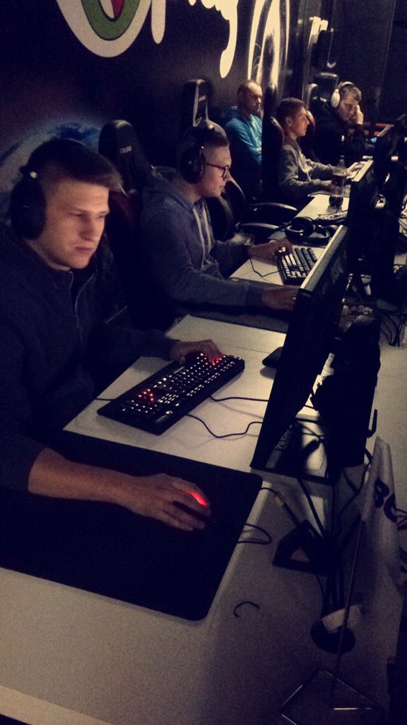 innocentCS's tweet photo. One day pracc with the team before we leave to vegas for @FACEIT x @EL showmatch against @OpTicGaming #golounge https://t.co/yvD1Y6GOJZ