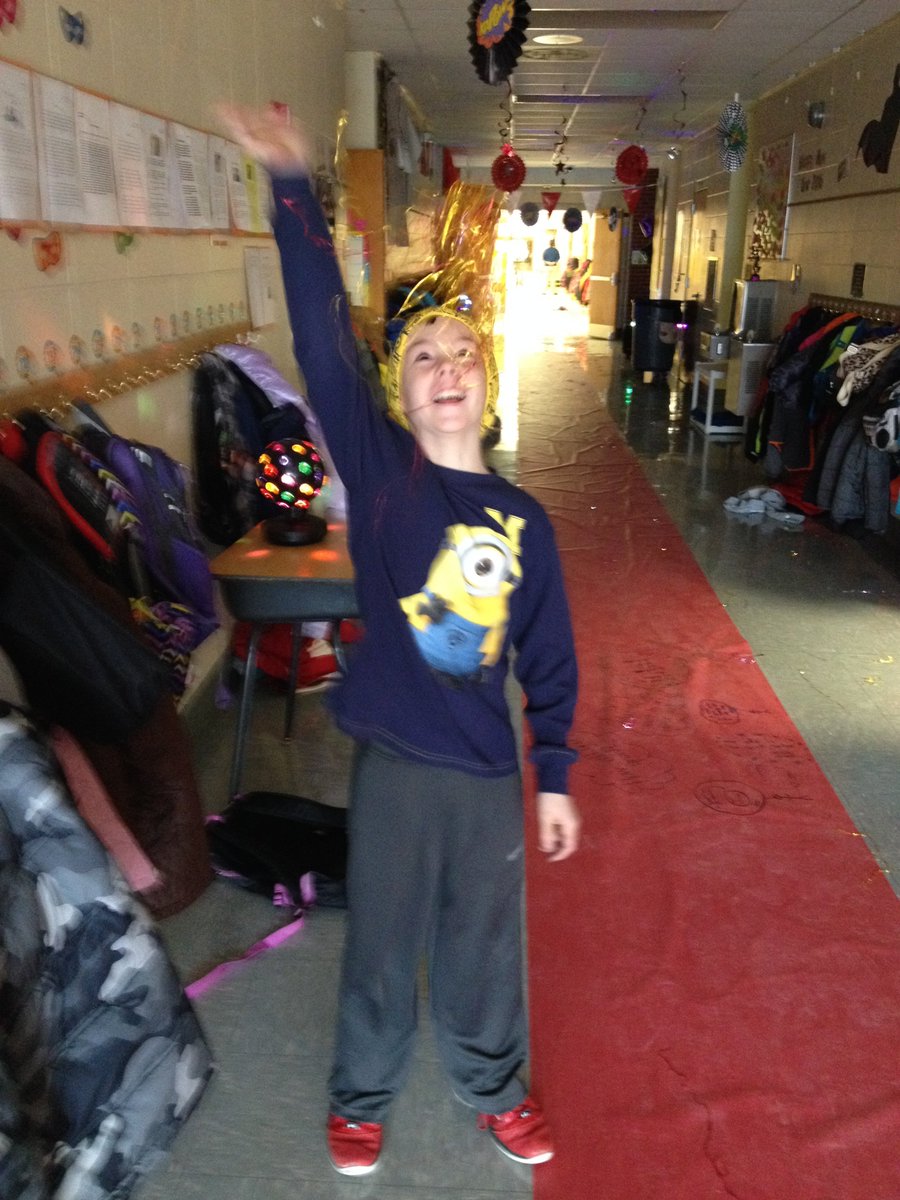 sharonpmeyer's tweet photo. Grooving into the New Year on their way to class https://t.co/RnG8wYdx0X