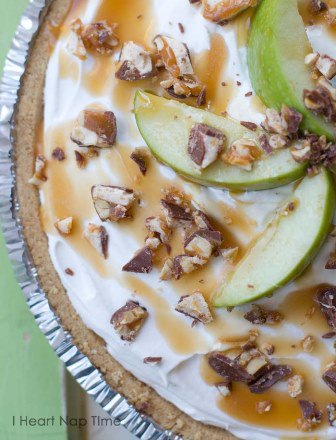 BakingExperts's tweet image. Snicker Caramel Apple Pie #recipe. What's not to love? #northbrookins #dessert ow.ly/WCmtJ