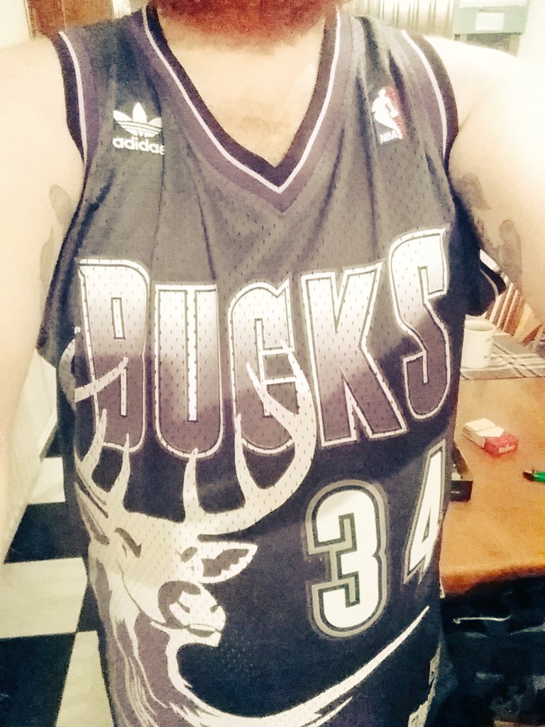 GingerShaq's tweet photo. #RA34 #BUCKS #HarwoodClassic #NBAintheUK @NBA_UKfans https://t.co/Tj0b0CCNgz