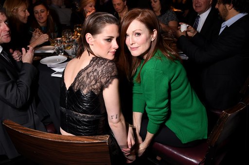 Mel452's tweet image. "She is my friend and I love her..." ❤️🌈❤️ RT @Gossipgyal Kristen and Julianne &amp;lt;33