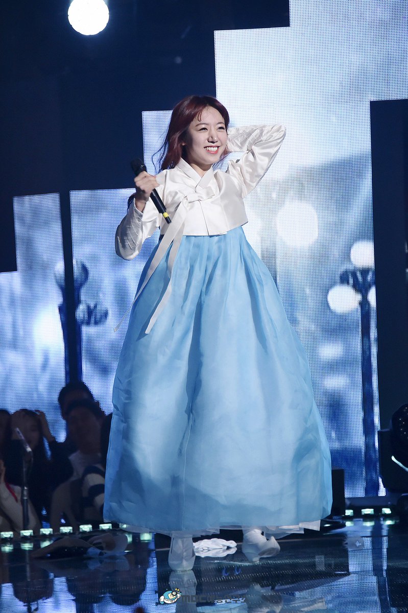 MBC_entertain's tweet photo. 김 남 주
여자가 봐도 반하겠어
aㅓ 정말 예쁘고 그리고 노래도 잘하고 머리부터 발끝까지 완벽해
그게 바로 펄풱
그게 바로 인생의 진리지 예아
#복면가왕 #심청이 #김남주 #에이핑크
@Apink_2011 https://t.co/uKF41P1GCJ
