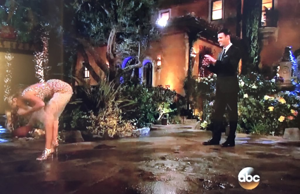 Kimmel -  The Bachelor 20 - Ben Higgins - Premier - Episode 1 - Discussion - *Sleuthing - Spoilers* - Page 18 CX66KqYWMAEclIG