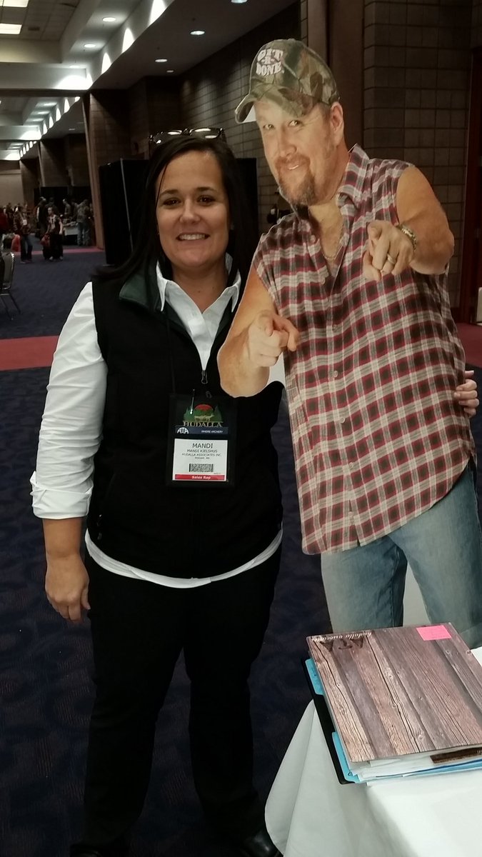 MandiKjelshus's tweet photo. Thanks #GitRDoneLarry # barreloffun for supplying yummy treats for our event. #hudallaassoc #ata2016 https://t.co/NpA1Ak7Vwi