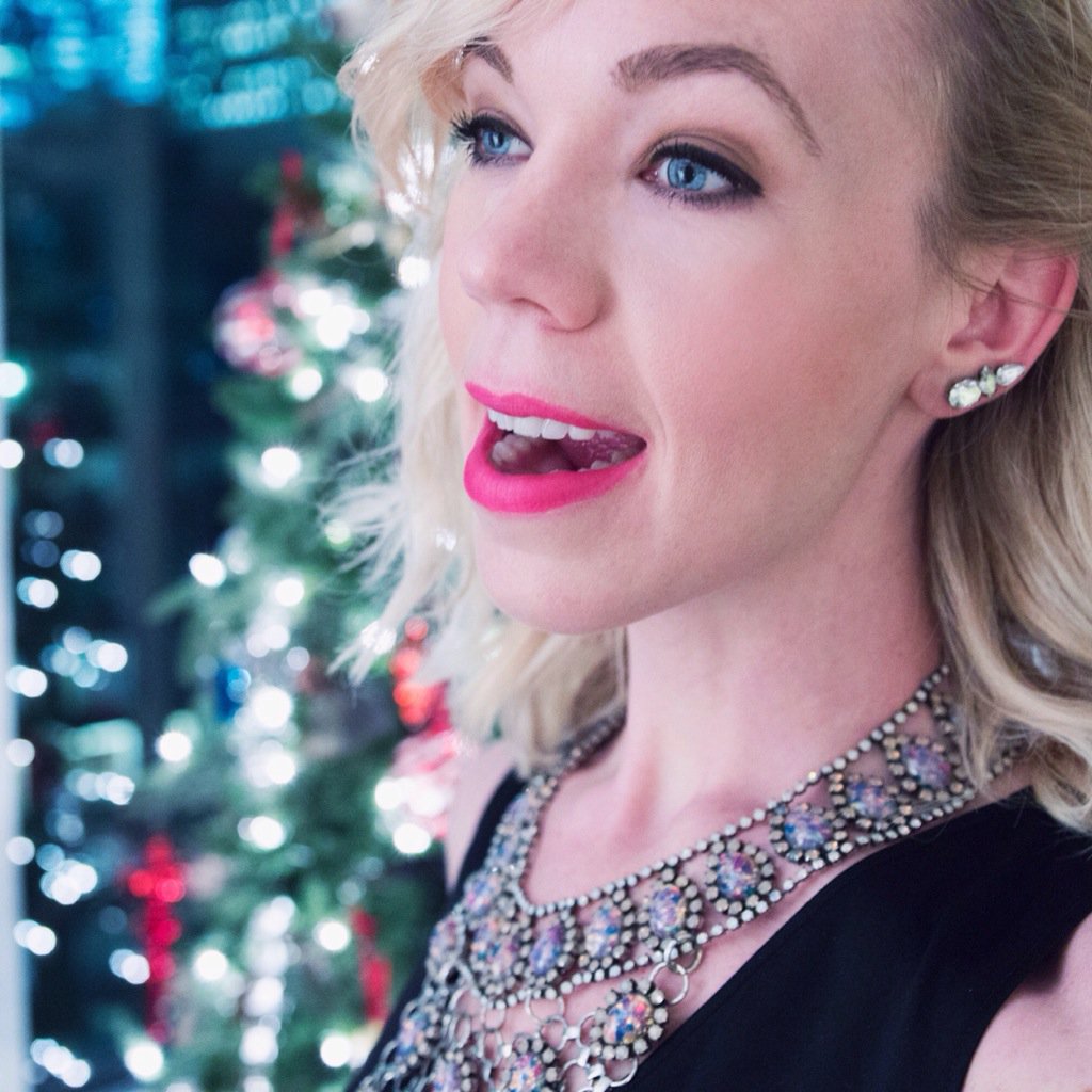 sisooshop's tweet photo. Anyone completely blissed out that it's a brand new year? Anyone want to come over &amp; help me take the tree down?🙏 https://t.co/feVzT7c0Ed