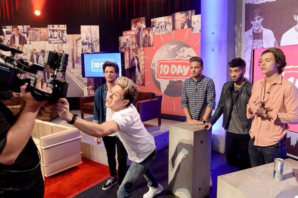 JuliaDorrian's tweet image. When you thought 1D Day was going to be a yearly tradition and it wasn&apos;t #directionerproblems