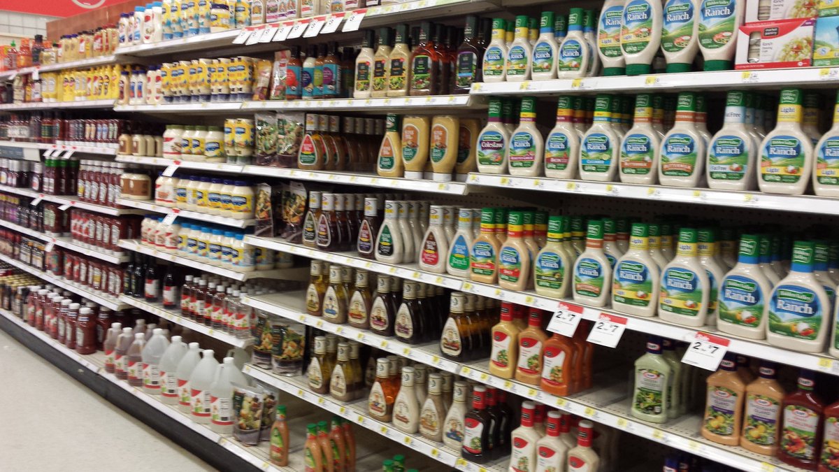 targetkayla's tweet photo. Team members Tanei and Chris making market look great! #monday4x4 https://t.co/gW17wCVCvC