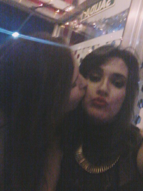 Ana29Vlad's tweet photo. @IrynaIryna34  mi bebita 😘😍 https://t.co/GYIne4IfSn